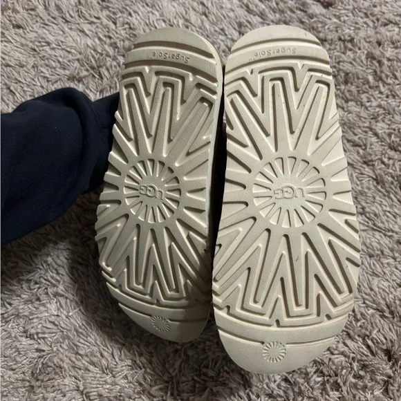 UGG Goldenstar Cross Slide - Chestnut - Picture 3 of 3